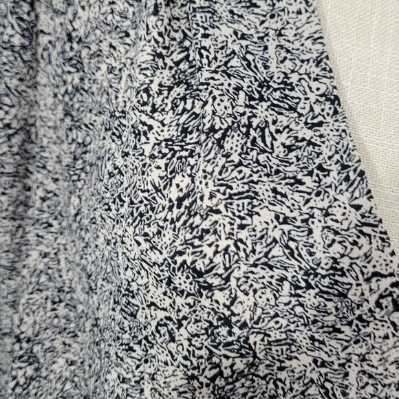 Chelsea 28 wrap navy graffiti floral blouse - Picture 3 of 11